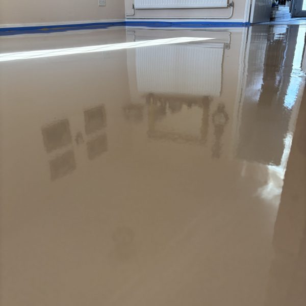 Screed-in-lounge Screed-in-lounge